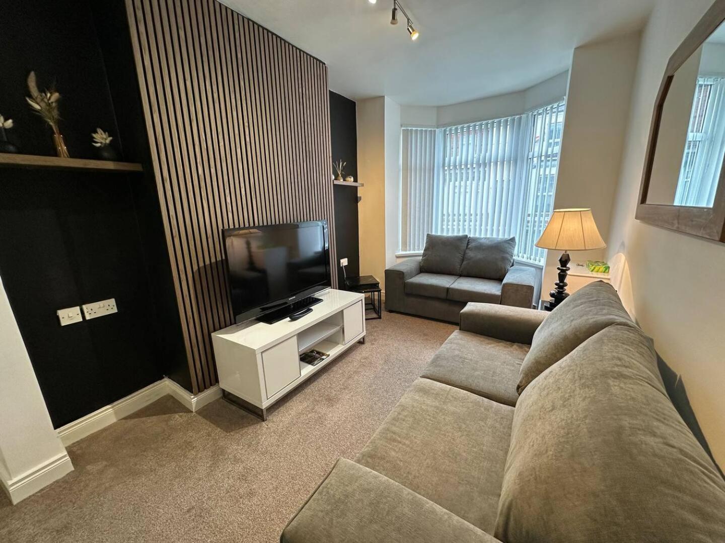 Villa 2Br Stylish Ormeau Road House à Belfast Extérieur photo