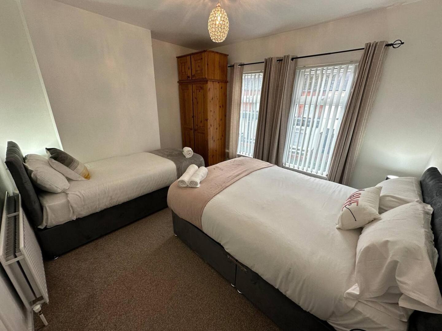 Villa 2Br Stylish Ormeau Road House à Belfast Extérieur photo